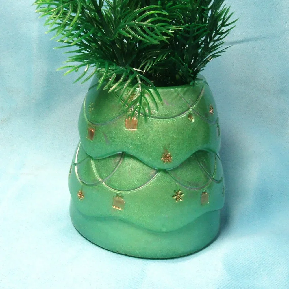 Aquarium Decoration - Christmas Yule Tree with Green Plant.
